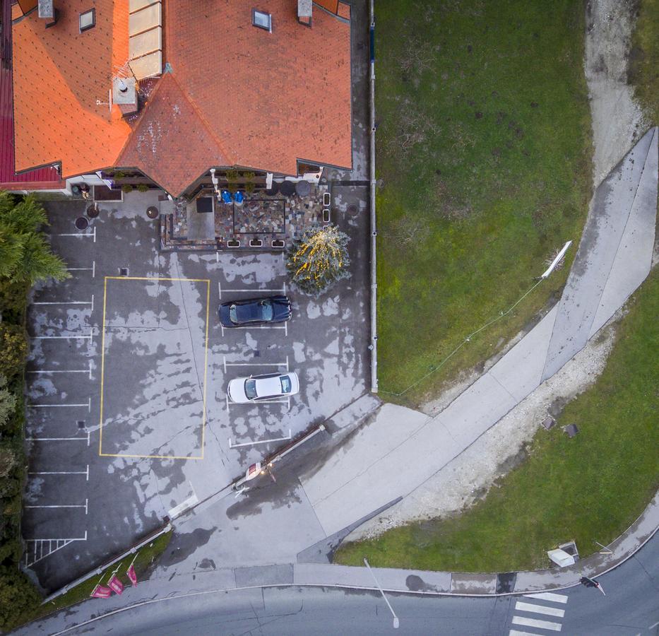 Hotel Krona Domzale Exterior photo